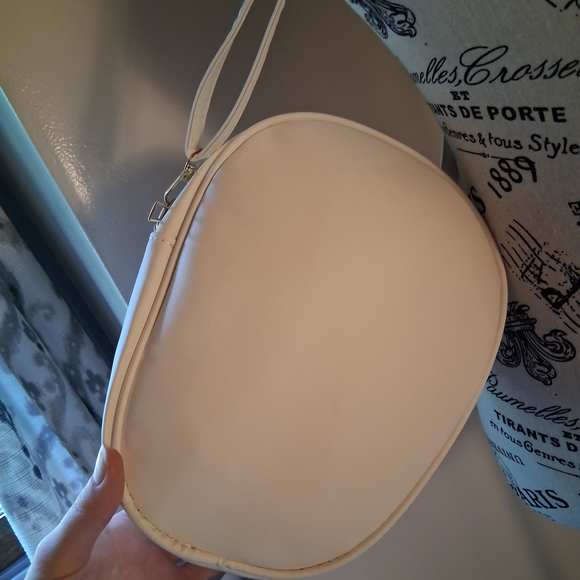 Skull Print Crossbody Bag - Picture 6 of 8